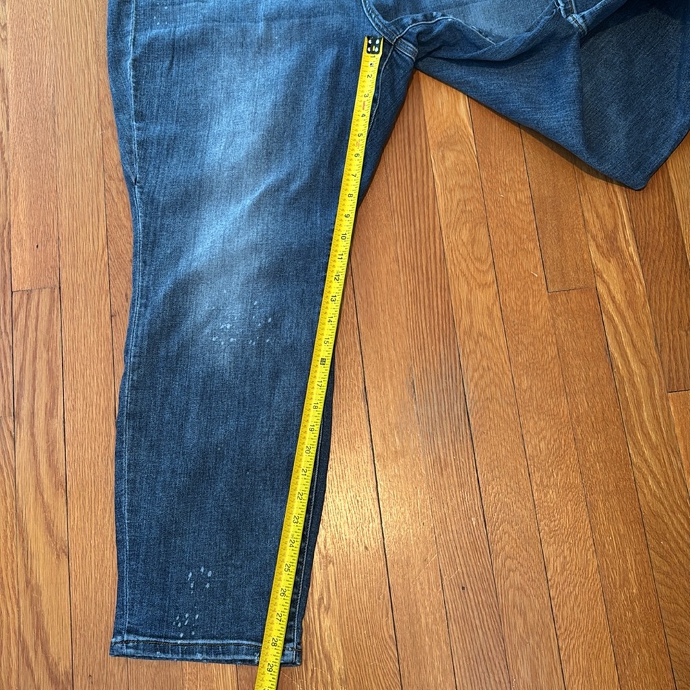 Judy Blue Boyfriend Fit jeans - distressed & intentional bleach spots - Picture 16 of 16